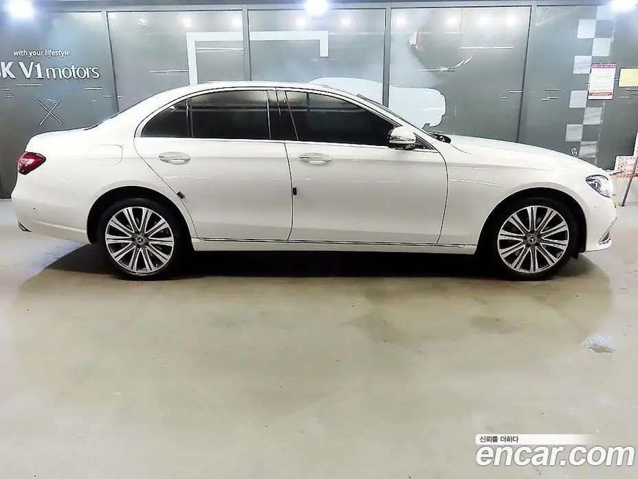 Mercedes-Benz E-Class 2022 2.0 автомат (гидро), фото 5