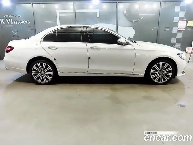 Mercedes-Benz E-Class 2022 2.0 автомат (гидро), миниатюра 5