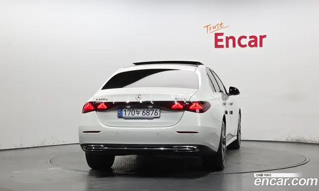 Mercedes-Benz E-Class 2024 2.0 автомат (гидро), миниатюра 3