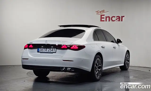 Mercedes-Benz E-Class 2026 2.0 автомат (гидро), миниатюра 2