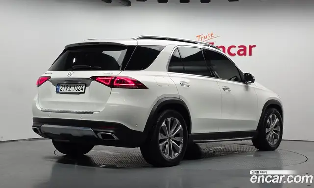 Mercedes-Benz GLE-Class 2023 2.0 автомат (гидро), миниатюра 2