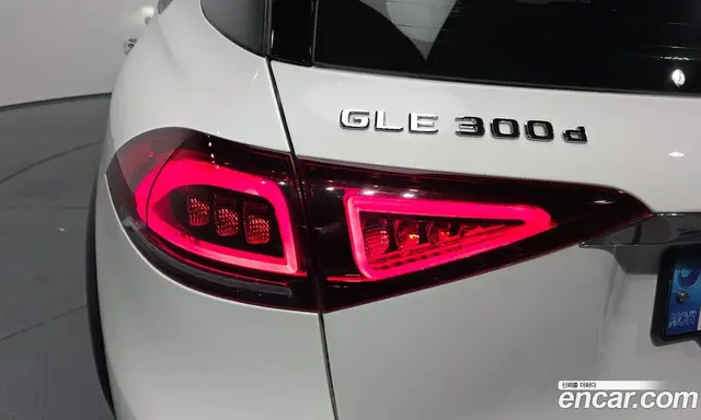 Mercedes-Benz GLE-Class 2023 2.0 автомат (гидро), миниатюра 9