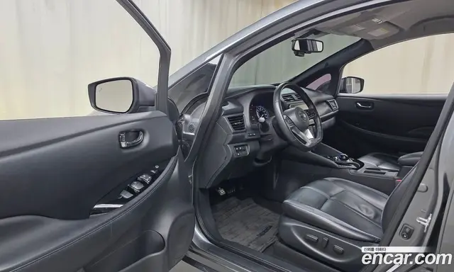 Nissan Leaf 2019 0.1 автомат (гидро), миниатюра 12