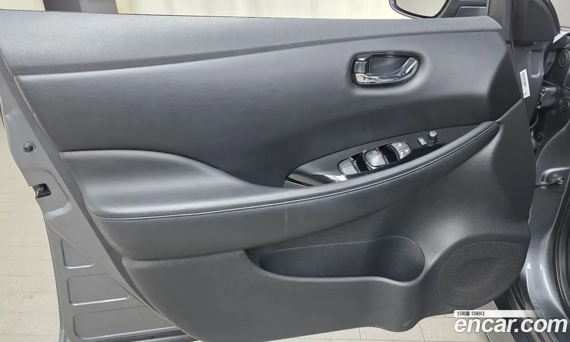 Nissan Leaf 2019 0.1 автомат (гидро), фото 13