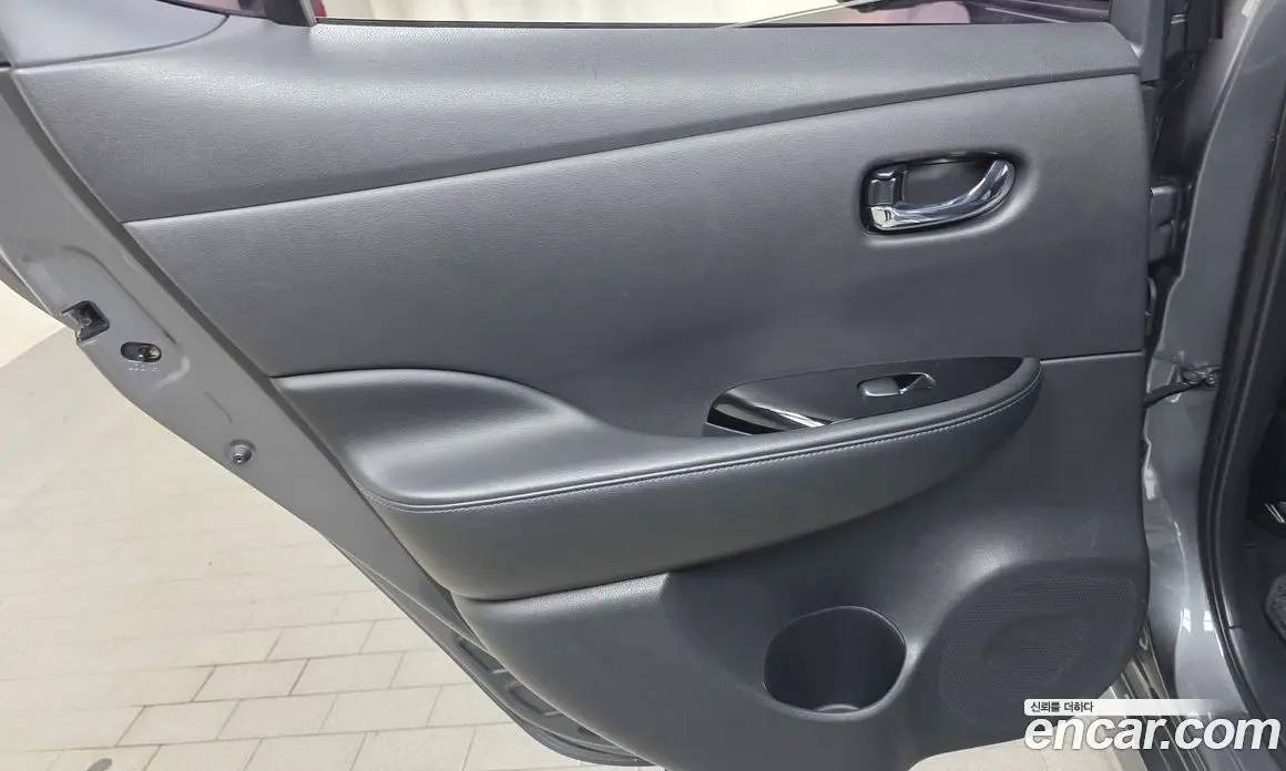 Nissan Leaf 2019 0.1 автомат (гидро), фото 14