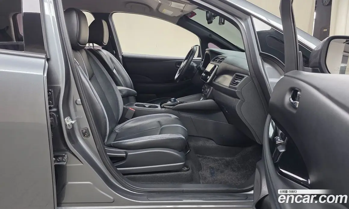 Nissan Leaf 2019 0.1 автомат (гидро), фото 15