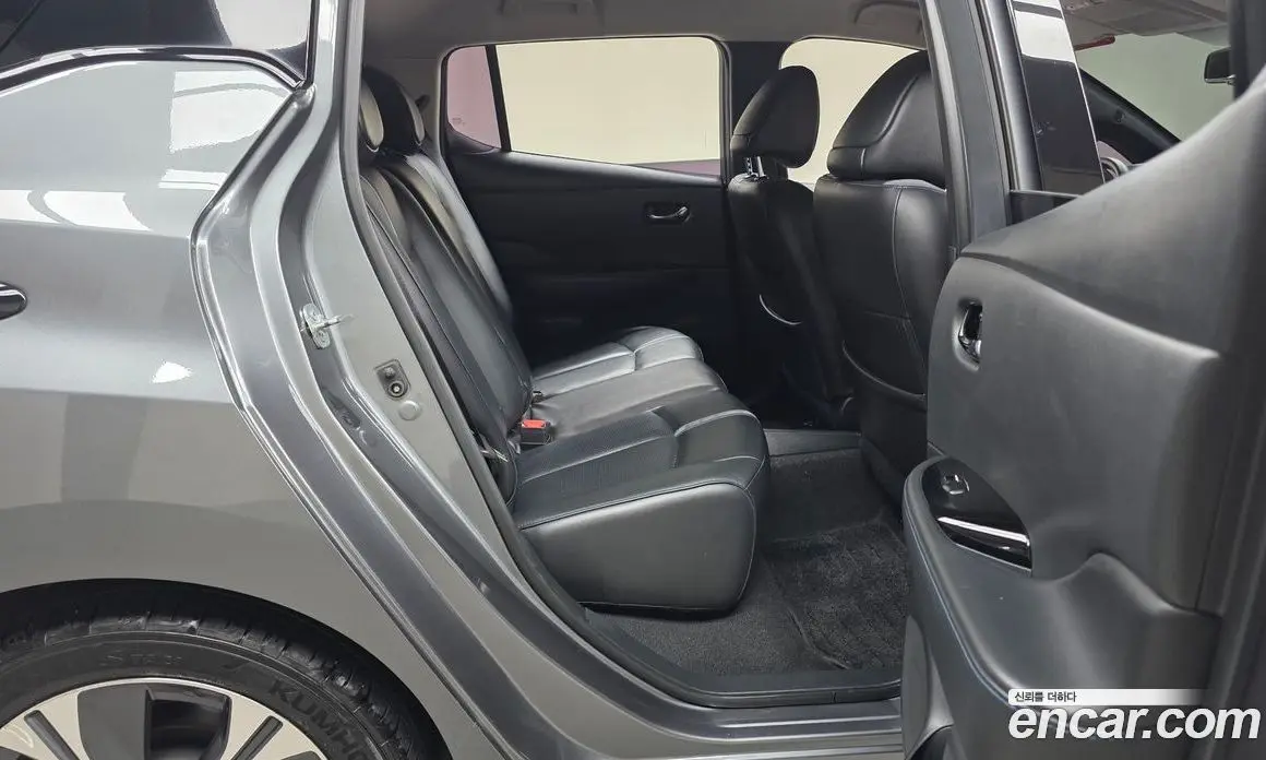 Nissan Leaf 2019 0.1 автомат (гидро), фото 16