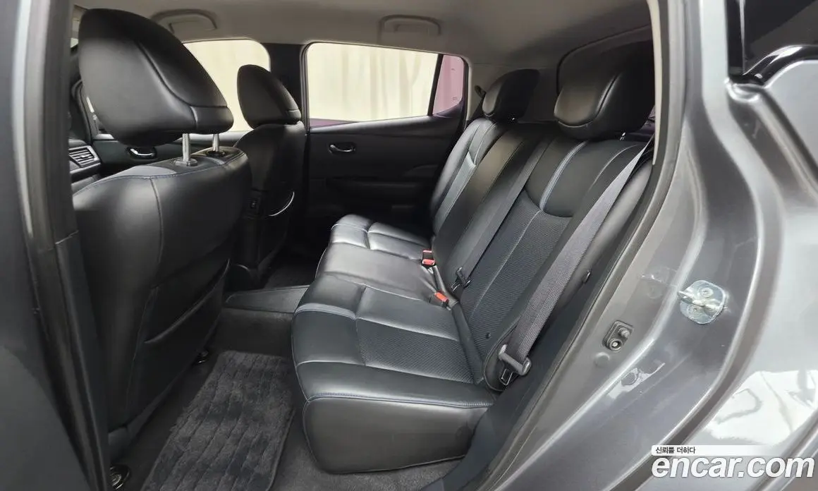 Nissan Leaf 2019 0.1 автомат (гидро), фото 17