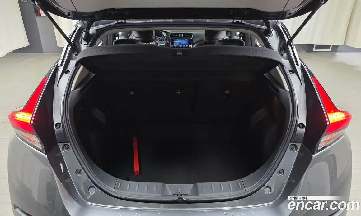 Nissan Leaf 2019 0.1 автомат (гидро), фото 23