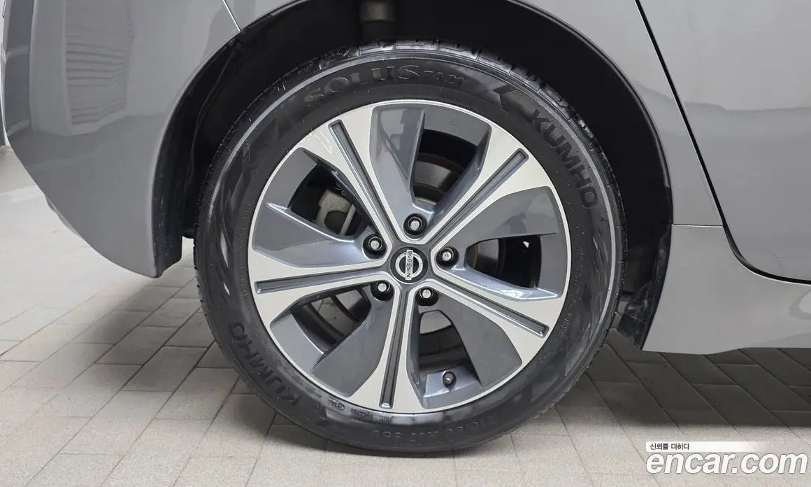 Nissan Leaf 2019 0.1 автомат (гидро), фото 4