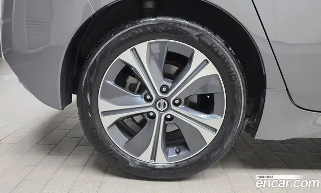 Nissan Leaf 2019 0.1 автомат (гидро), миниатюра 4