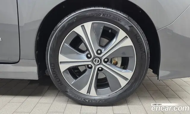 Nissan Leaf 2019 0.1 автомат (гидро), миниатюра 6