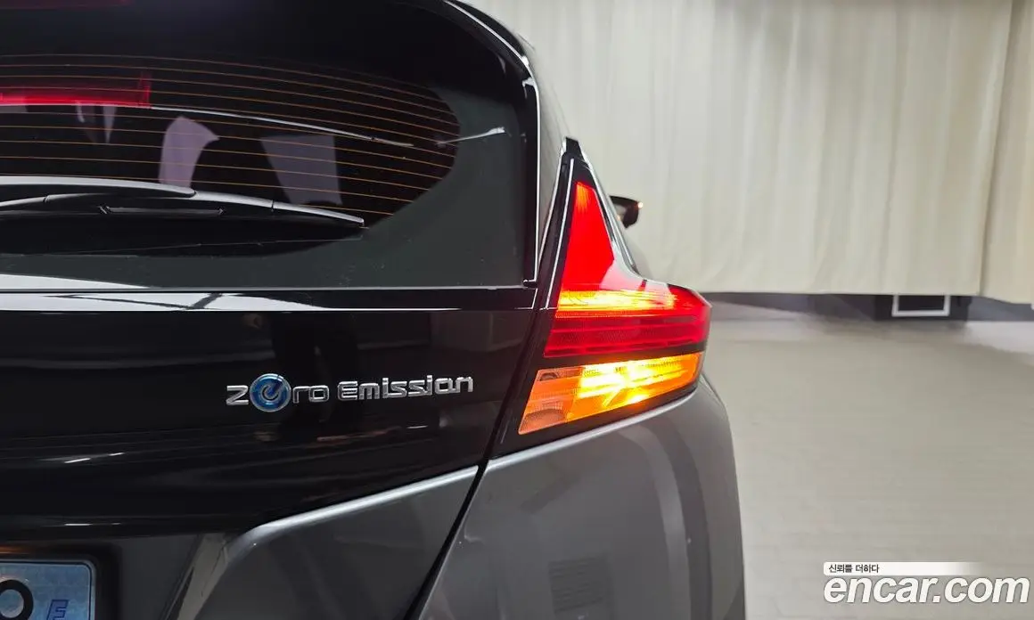Nissan Leaf 2019 0.1 автомат (гидро), фото 8