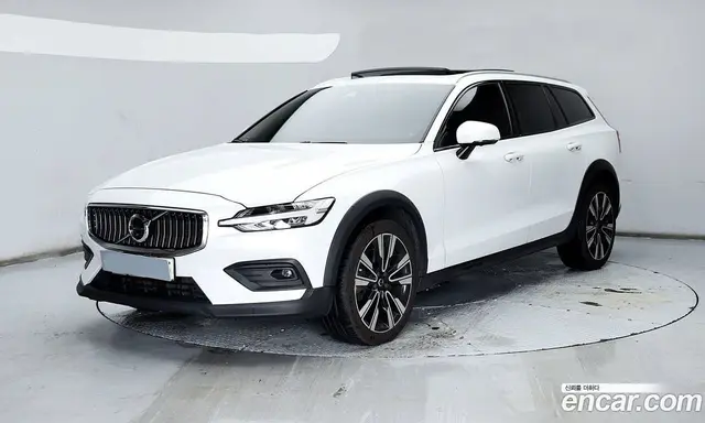 Volvo V60, 2021, 92 189 км