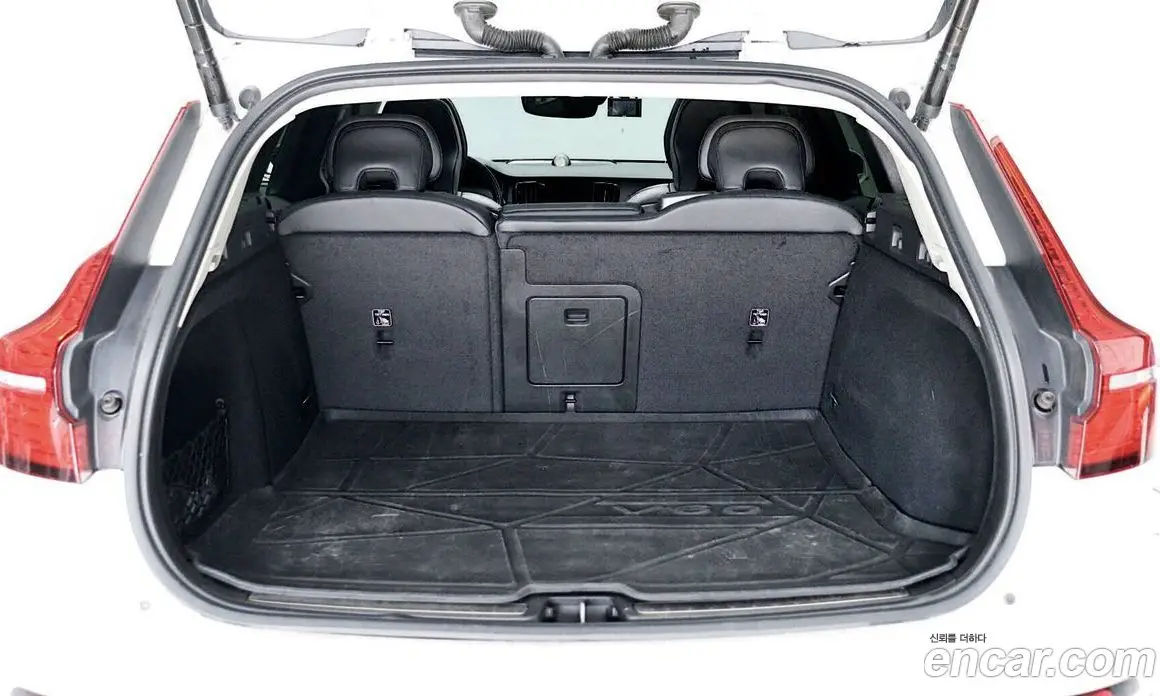Volvo V60 2021 2.0 автомат (гидро), фото 12
