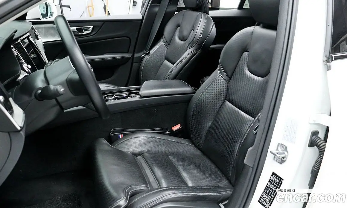 Volvo V60 2021 2.0 автомат (гидро), фото 10
