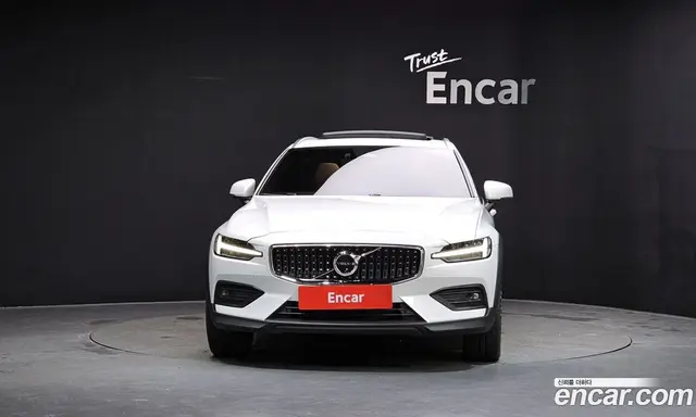 Volvo V60 2025 2.0 автомат (гидро), миниатюра 2