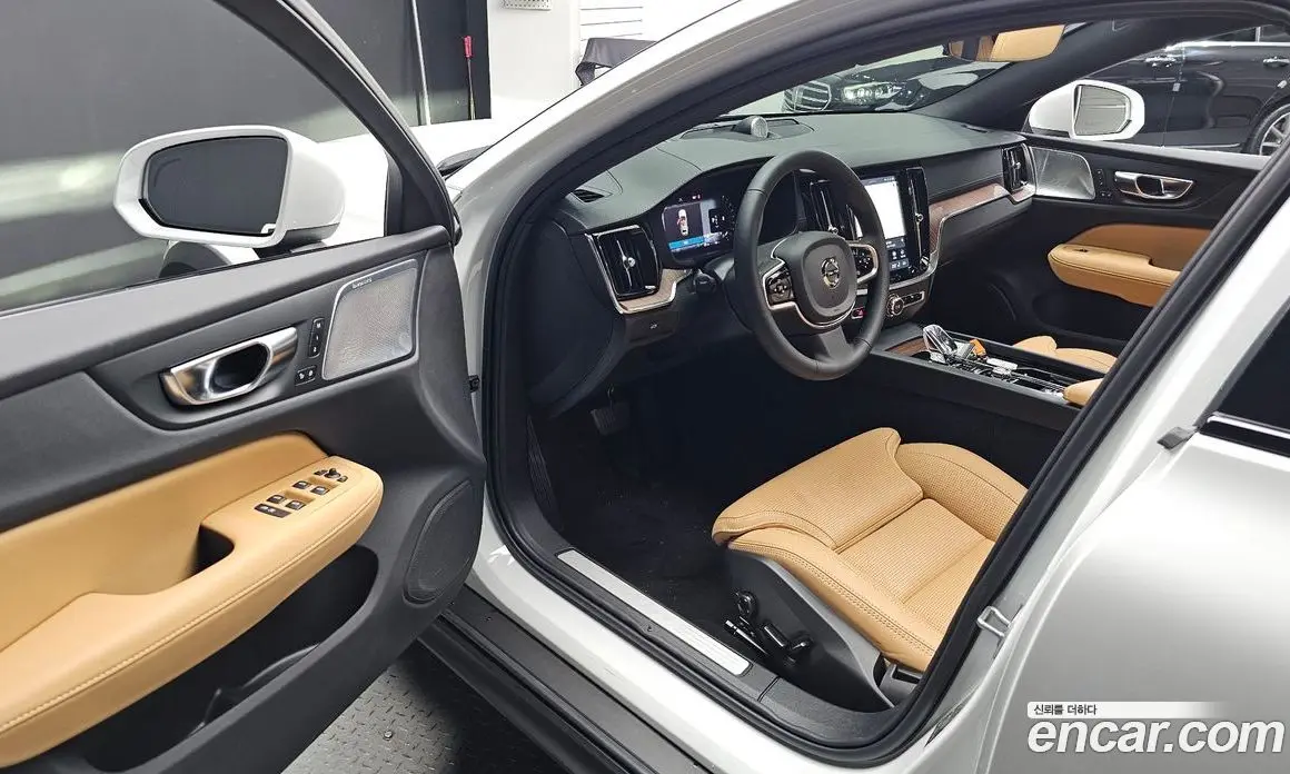Volvo V60 2025 2.0 автомат (гидро), фото 12