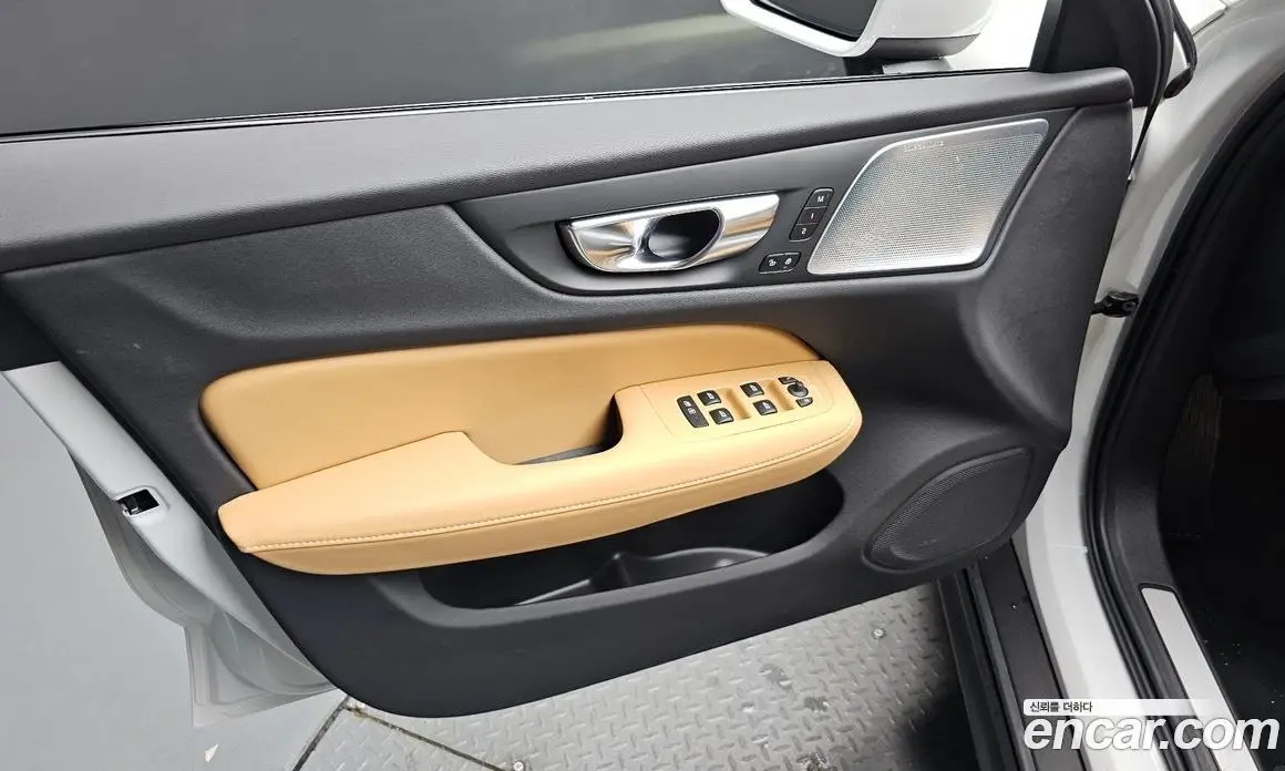 Volvo V60 2025 2.0 автомат (гидро), фото 13