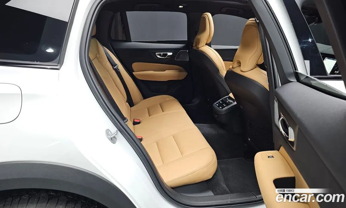 Volvo V60 2025 2.0 автомат (гидро), фото 16
