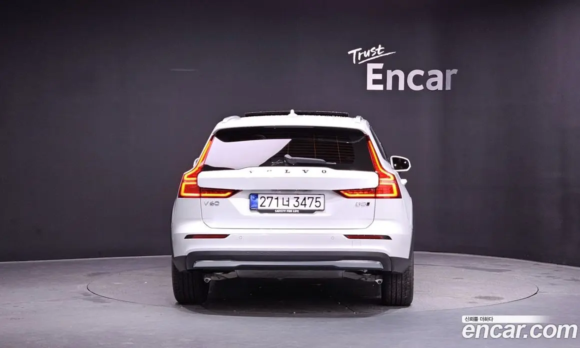 Volvo V60 2025 2.0 автомат (гидро), фото 3