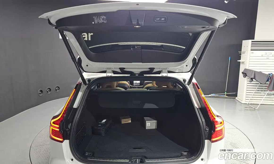Volvo V60 2025 2.0 автомат (гидро), фото 25