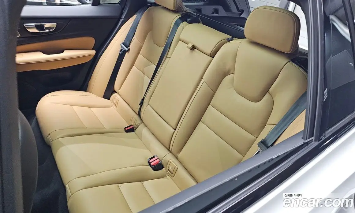 Volvo V60 2025 2.0 автомат (гидро), фото 28