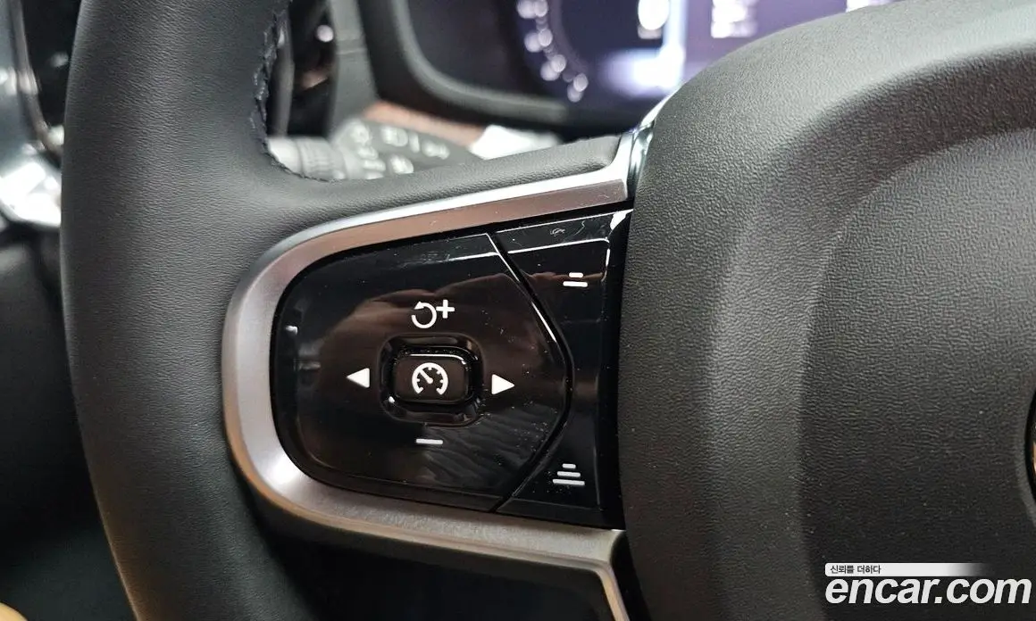 Volvo V60 2025 2.0 автомат (гидро), фото 35