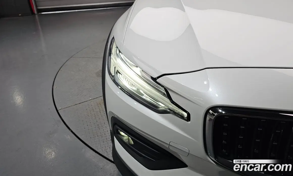 Volvo V60 2025 2.0 автомат (гидро), фото 7