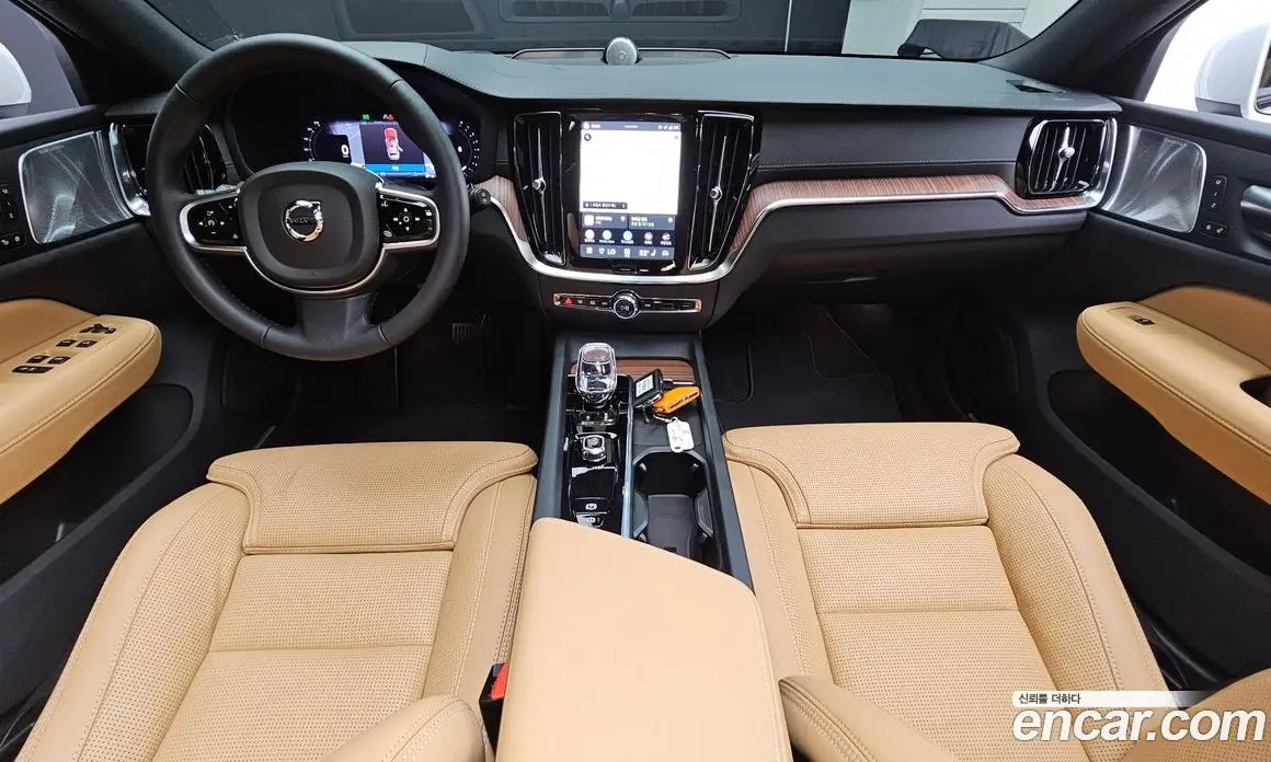 Volvo V60 2025 2.0 автомат (гидро), фото 9