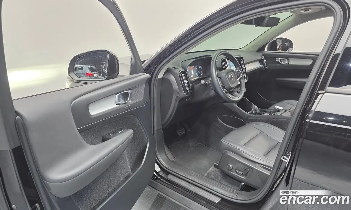Volvo XC40 2019 2.0 автомат (гидро), фото 13