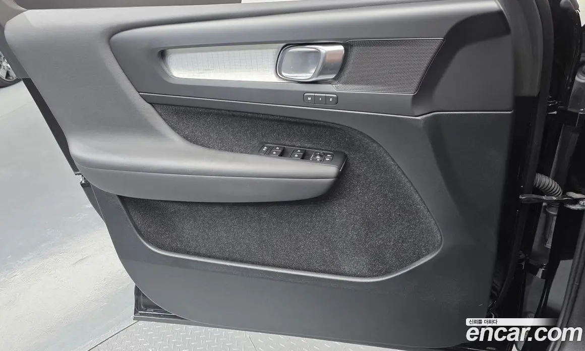 Volvo XC40 2019 2.0 автомат (гидро), фото 14