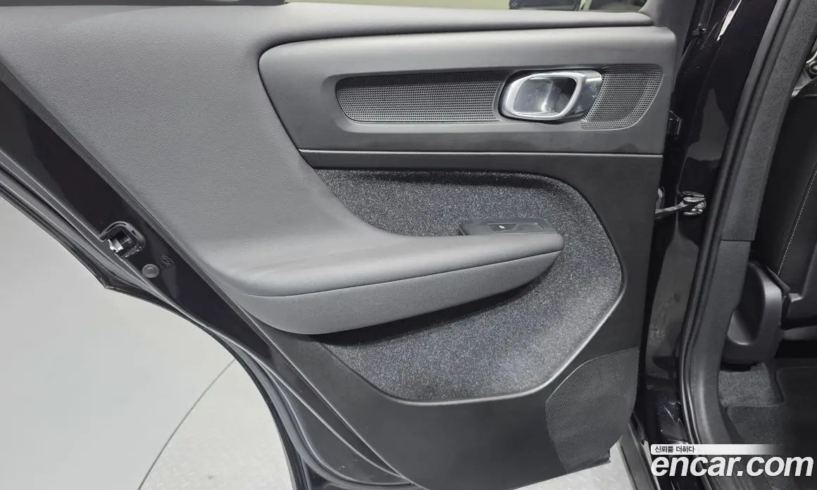 Volvo XC40 2019 2.0 автомат (гидро), фото 15