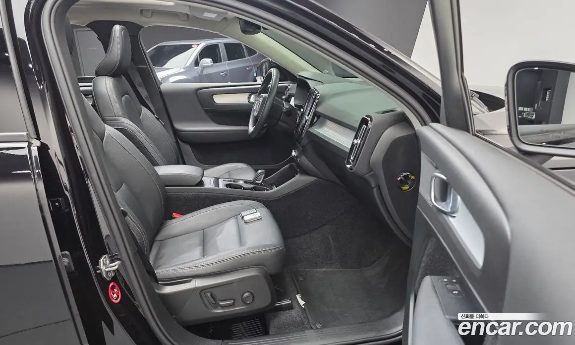 Volvo XC40 2019 2.0 автомат (гидро), фото 17