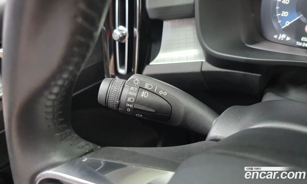 Volvo XC40 2019 2.0 автомат (гидро), фото 27