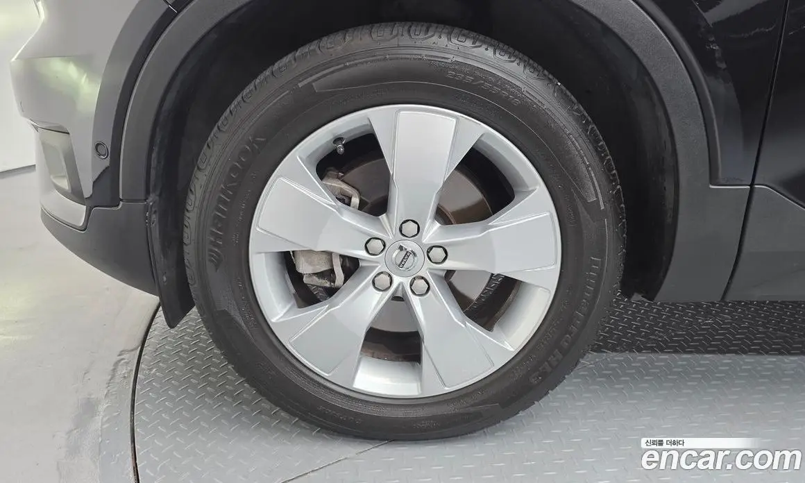 Volvo XC40 2019 2.0 автомат (гидро), фото 5