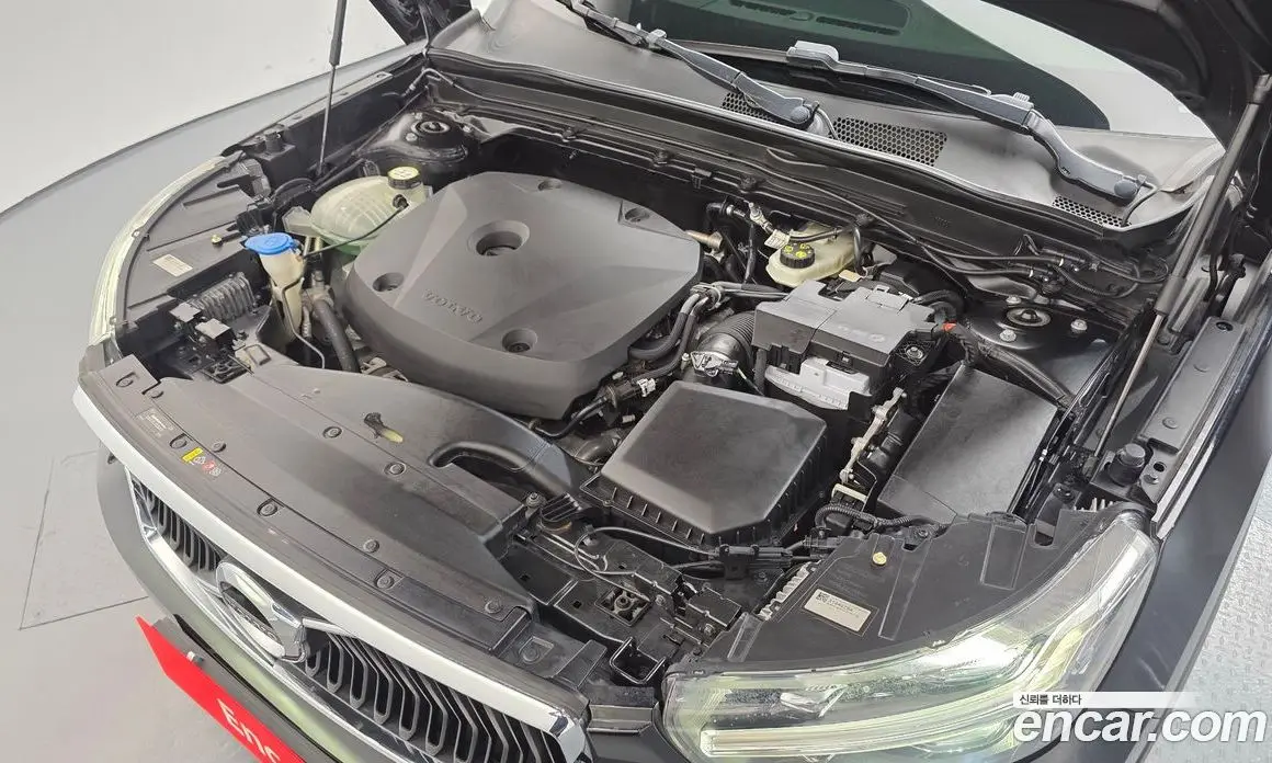 Volvo XC40 2019 2.0 автомат (гидро), фото 6