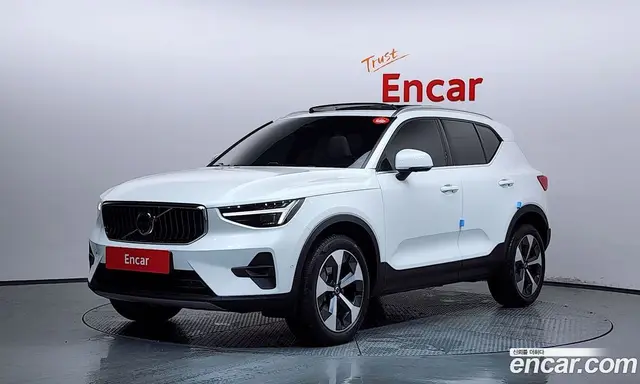 Volvo XC40 2025 2.0 автомат (гидро), миниатюра 1