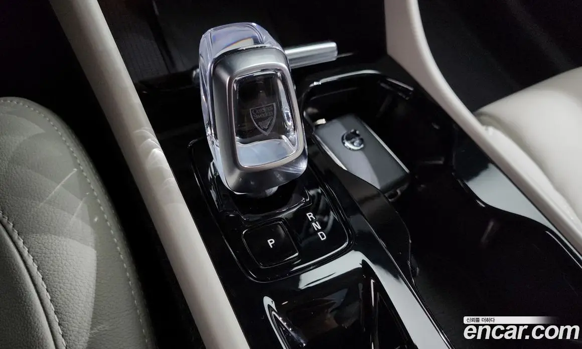 Volvo XC40 2025 2.0 автомат (гидро), фото 12