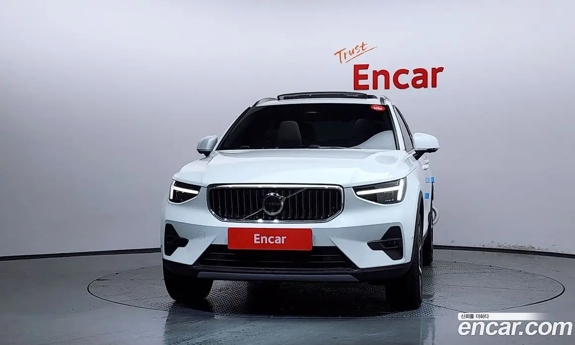 Volvo XC40 2025 2.0 автомат (гидро), фото 3