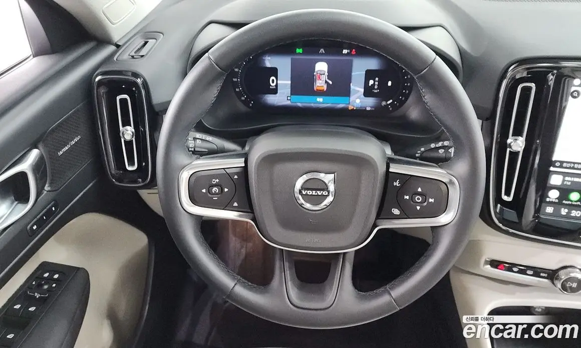 Volvo XC40 2025 2.0 автомат (гидро), фото 21