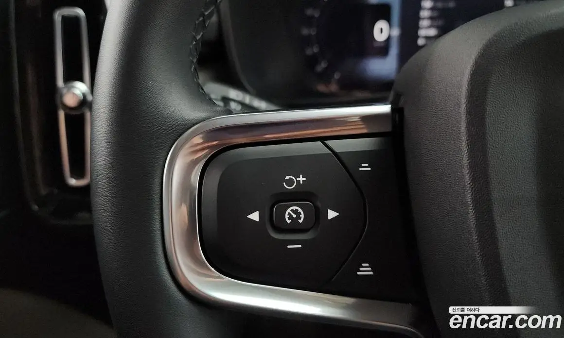 Volvo XC40 2025 2.0 автомат (гидро), фото 24