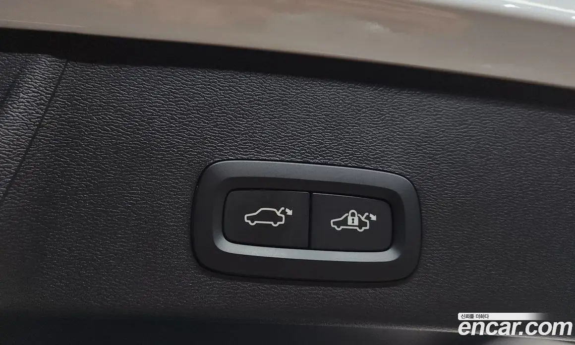 Volvo XC40 2025 2.0 автомат (гидро), фото 26
