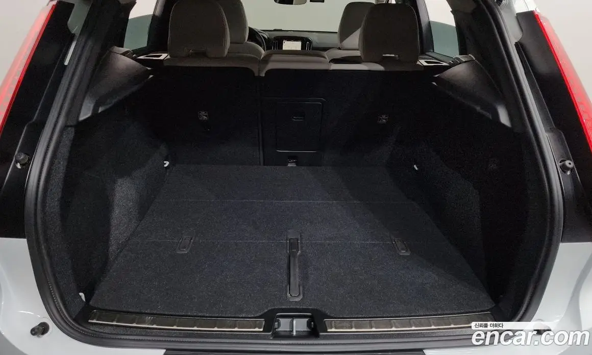 Volvo XC40 2025 2.0 автомат (гидро), фото 27
