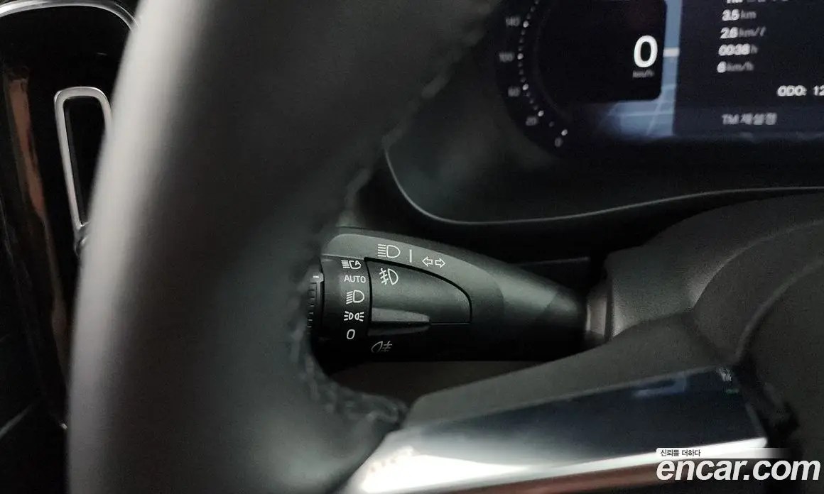Volvo XC40 2025 2.0 автомат (гидро), фото 33