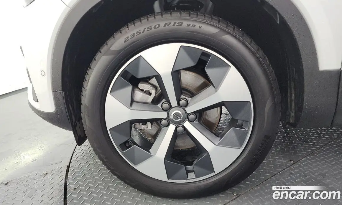 Volvo XC40 2025 2.0 автомат (гидро), фото 5