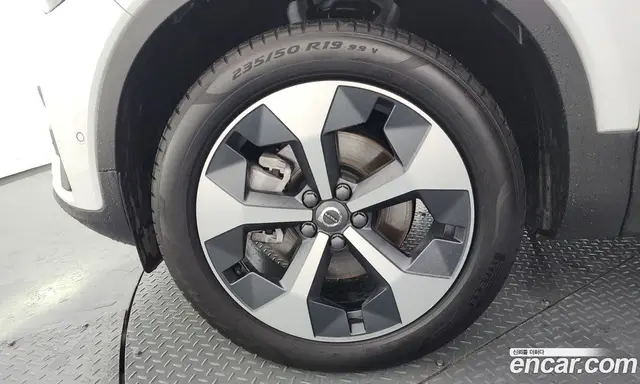 Volvo XC40 2025 2.0 автомат (гидро), миниатюра 5