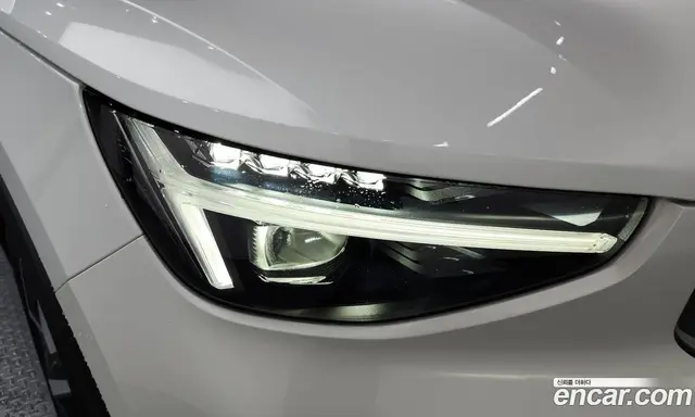 Volvo XC40 2025 2.0 автомат (гидро), миниатюра 8