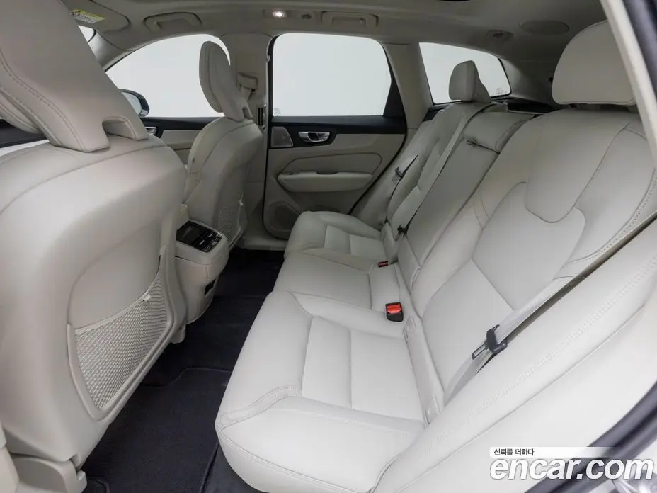 Volvo XC60 2026 2.0 автомат (гидро), фото 11