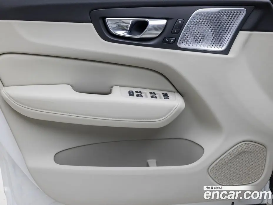 Volvo XC60 2026 2.0 автомат (гидро), фото 17